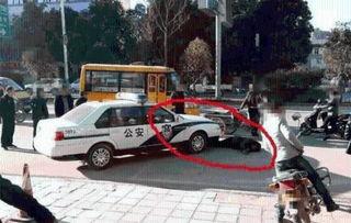 香港换国产警车视频播放,视频播放引发热议